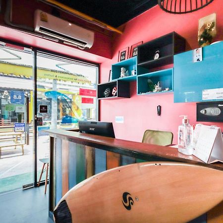 Oyo 1074 Fin Hostel Pantai Kata Luaran gambar