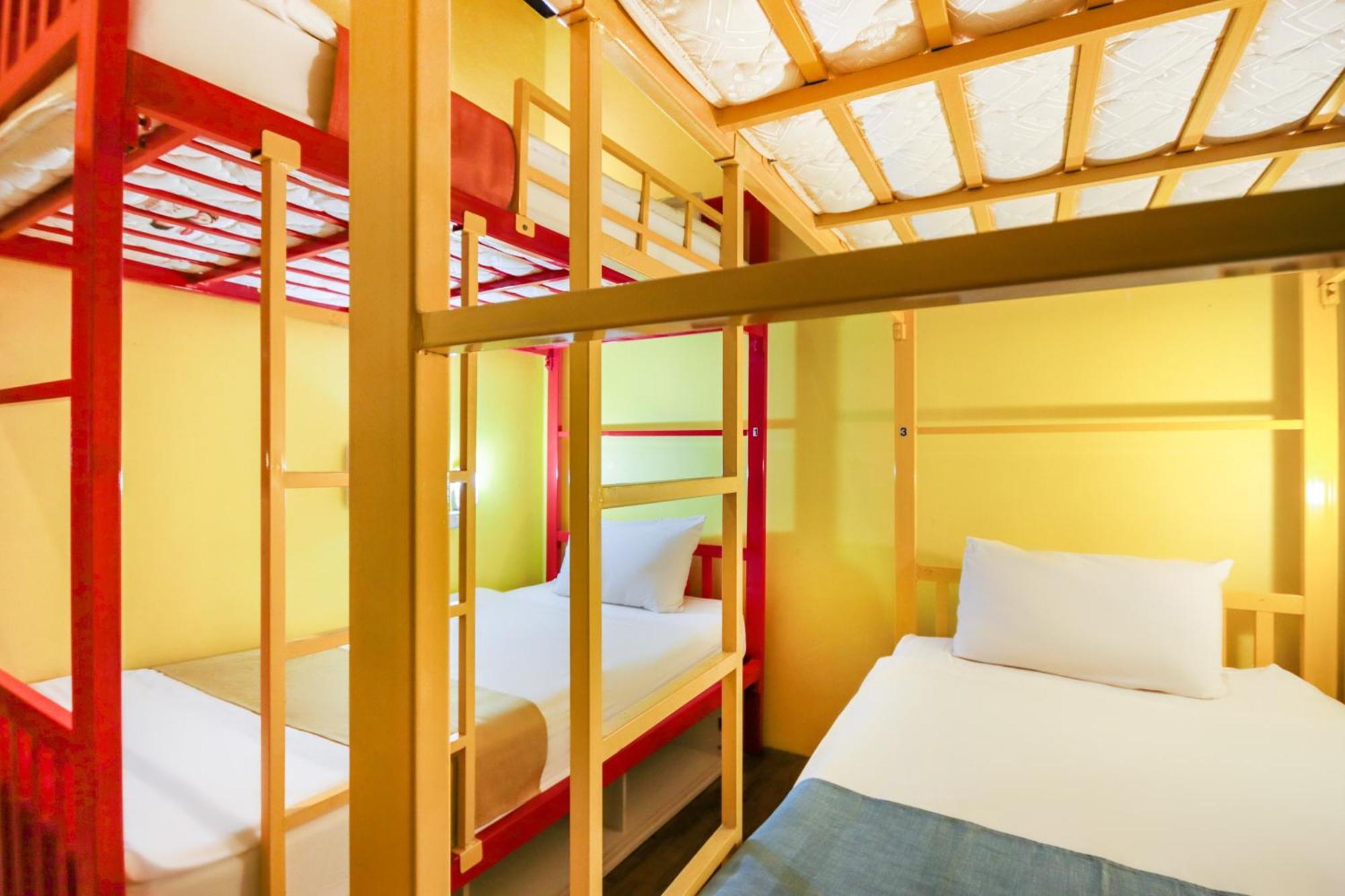 Oyo 1074 Fin Hostel Pantai Kata Luaran gambar
