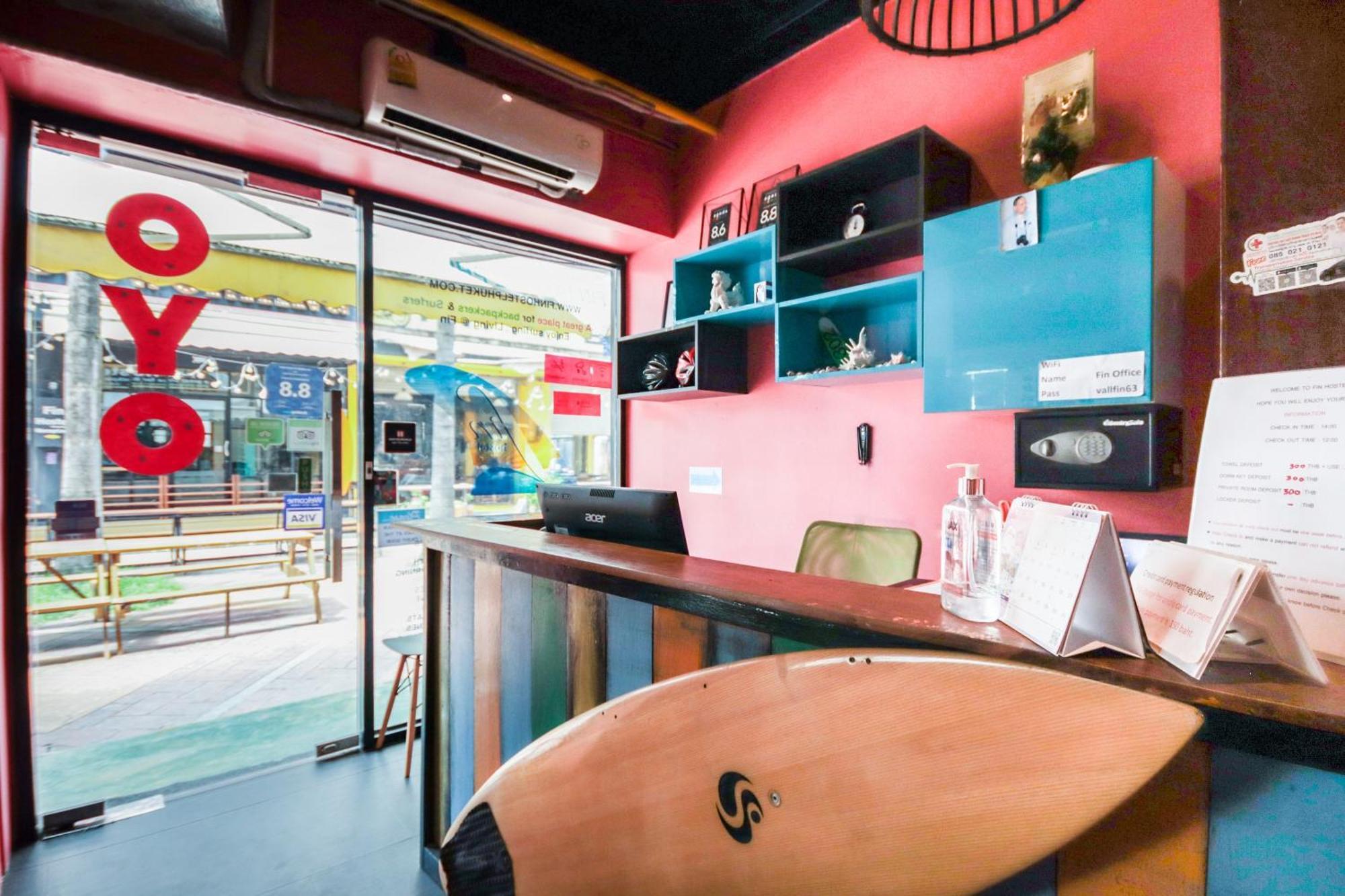 Oyo 1074 Fin Hostel Pantai Kata Luaran gambar