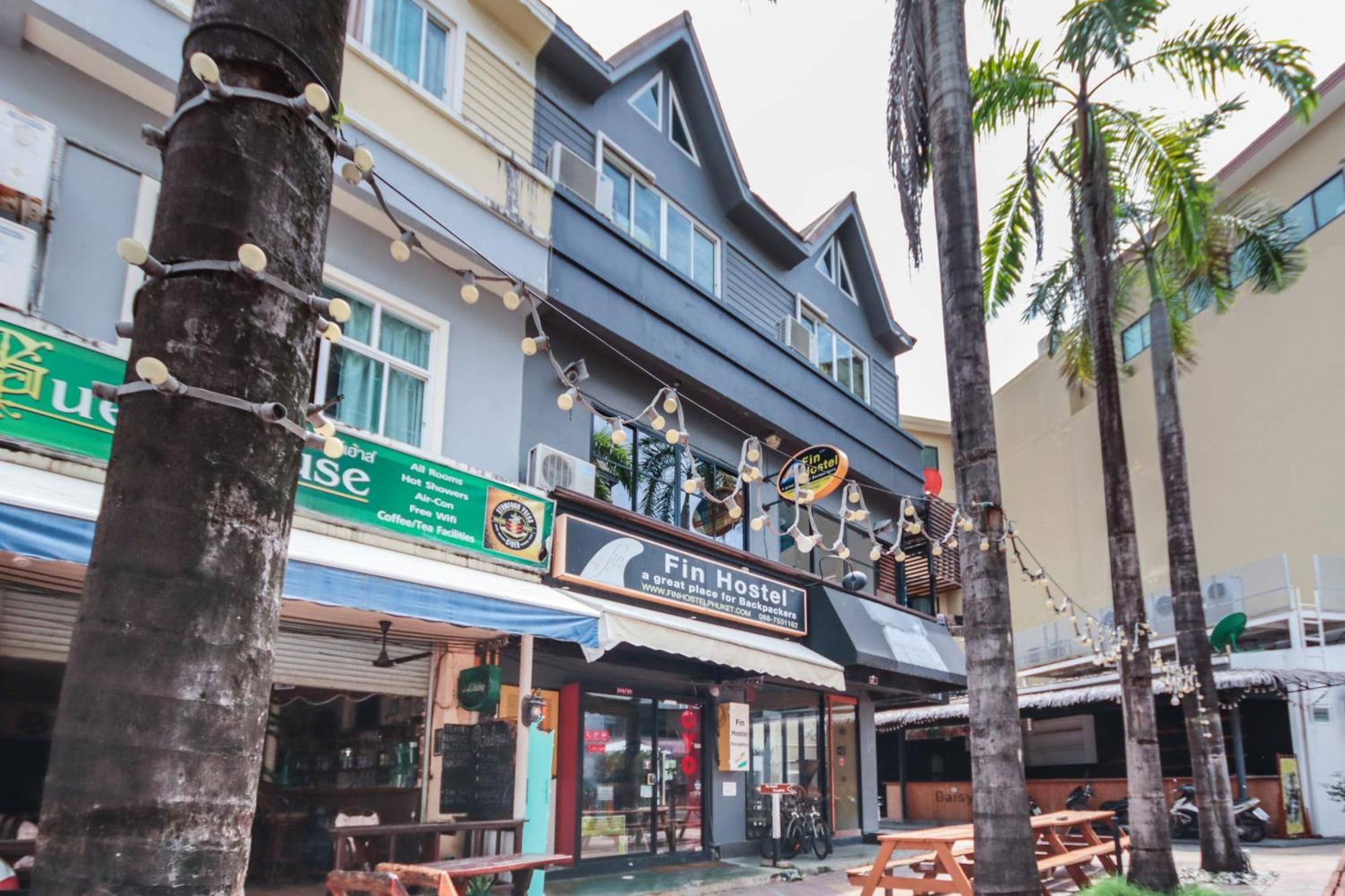 Oyo 1074 Fin Hostel Pantai Kata Luaran gambar