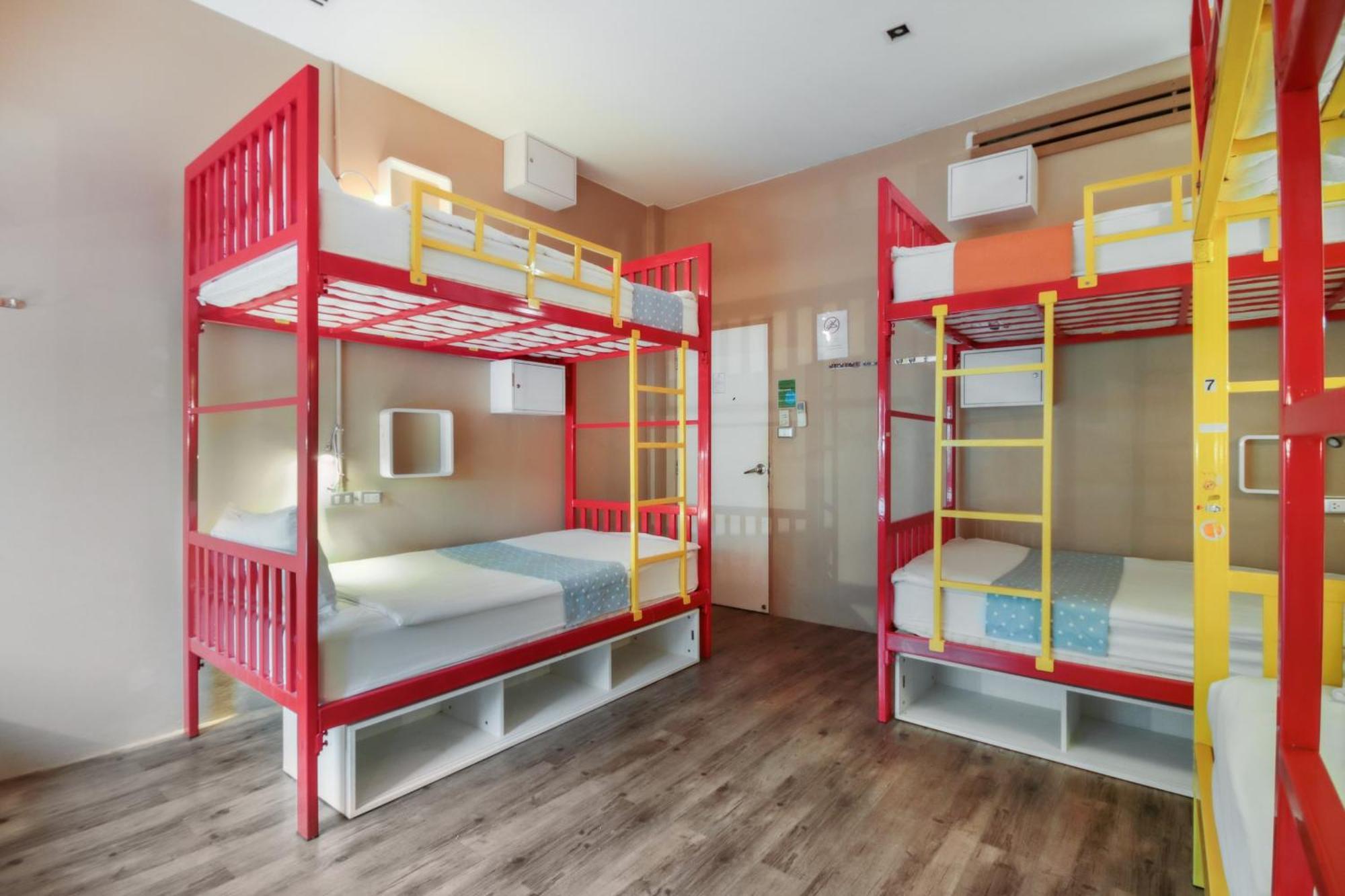Oyo 1074 Fin Hostel Pantai Kata Luaran gambar