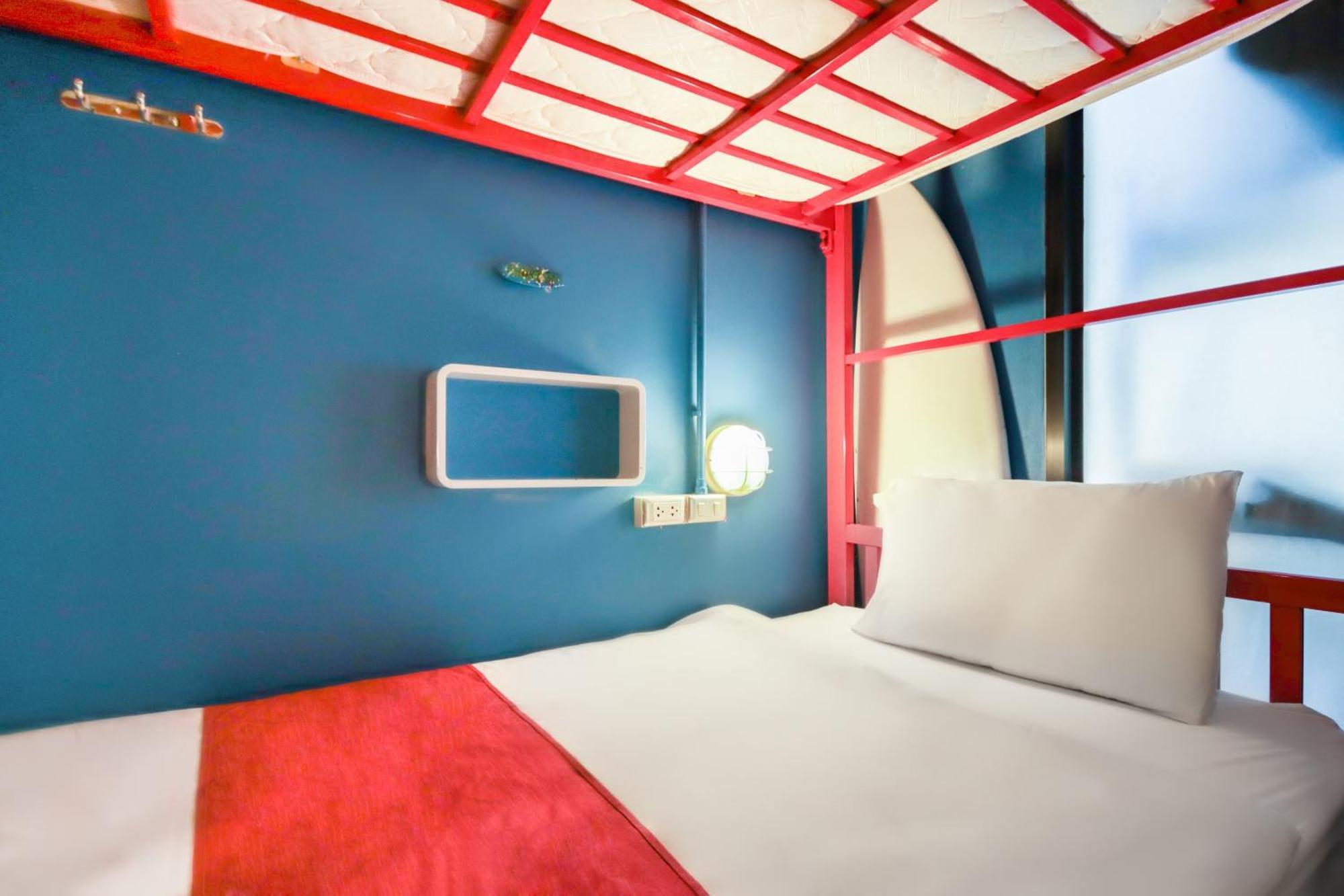 Oyo 1074 Fin Hostel Pantai Kata Luaran gambar
