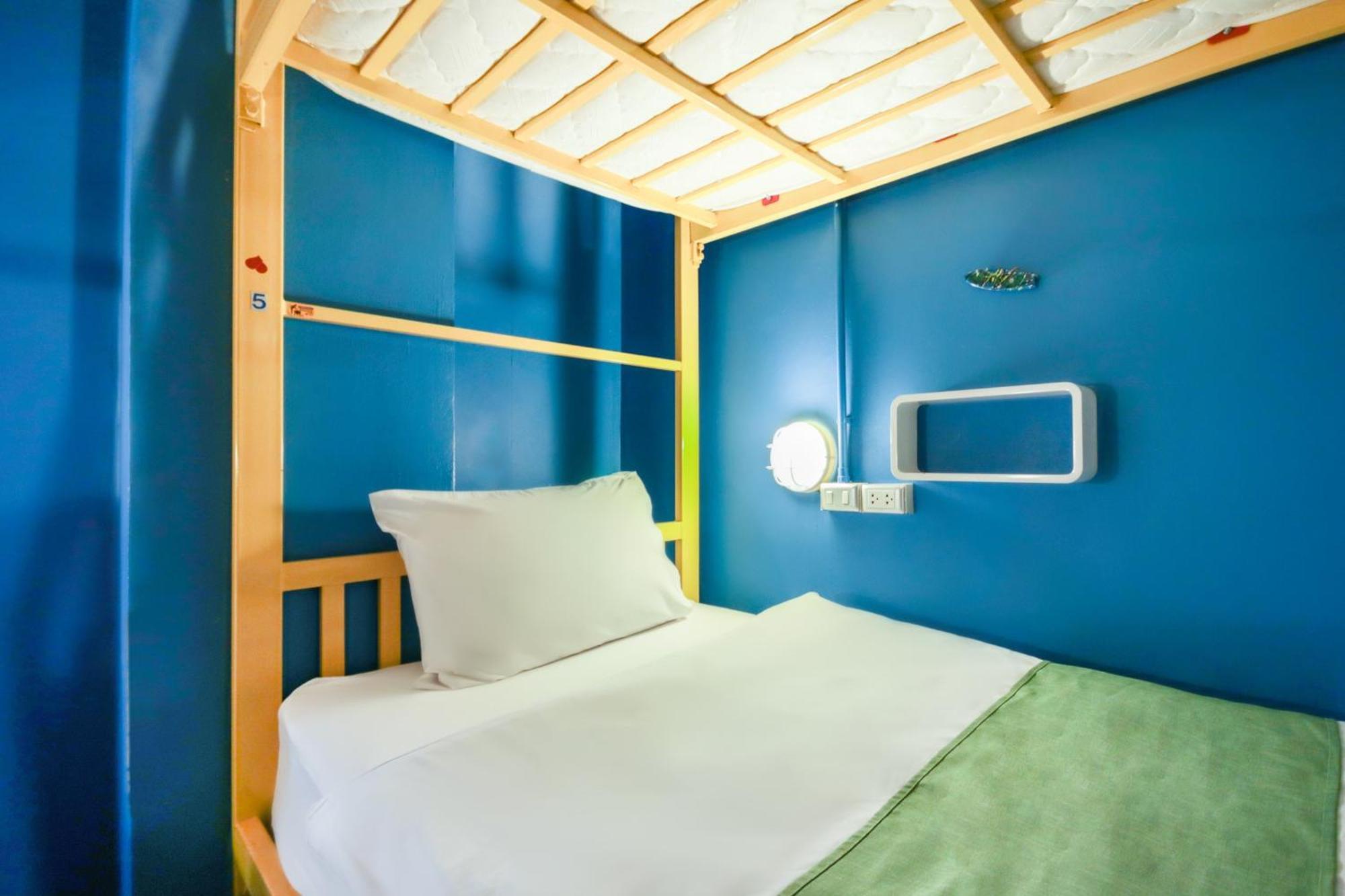 Oyo 1074 Fin Hostel Pantai Kata Luaran gambar