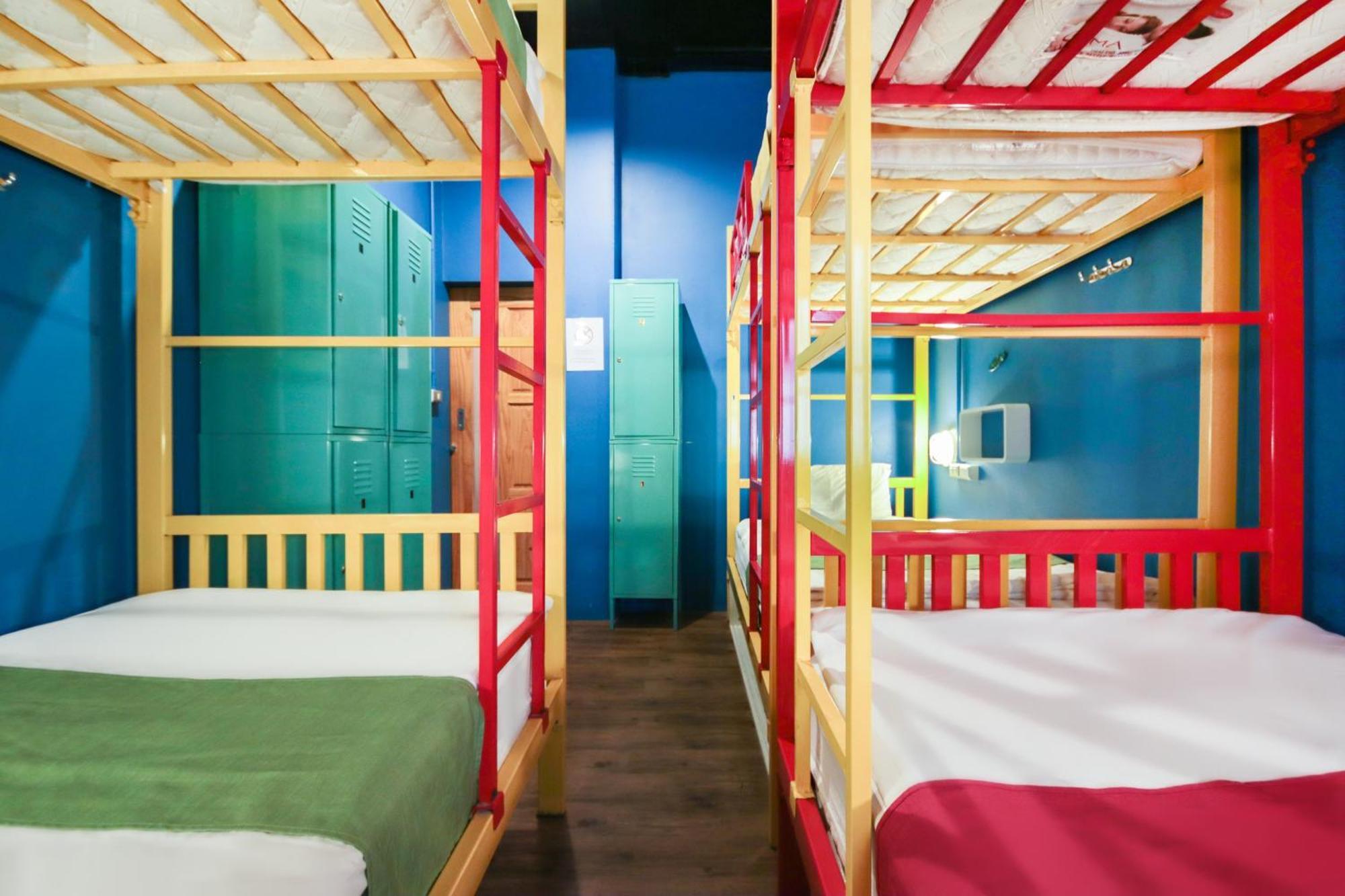Oyo 1074 Fin Hostel Pantai Kata Luaran gambar